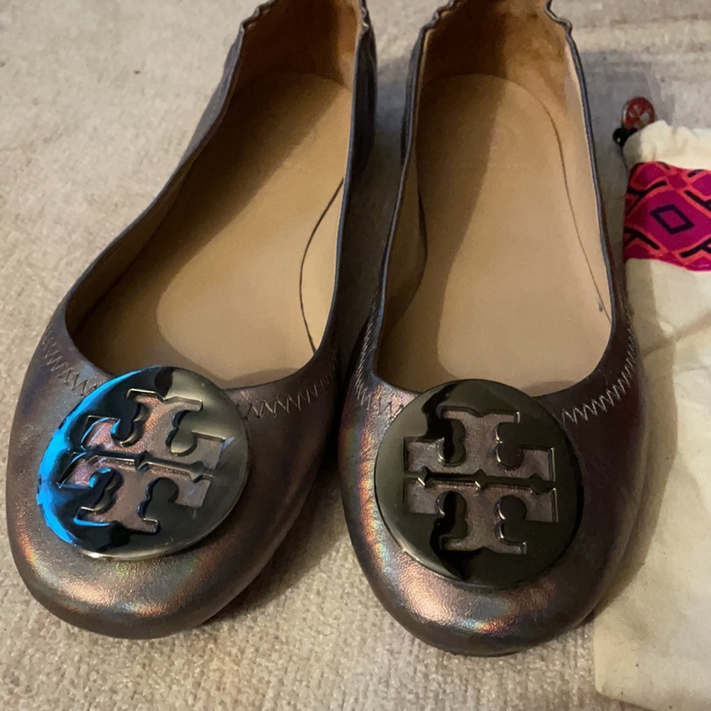 Never worn! Tory Burch travel logo ballet flats
